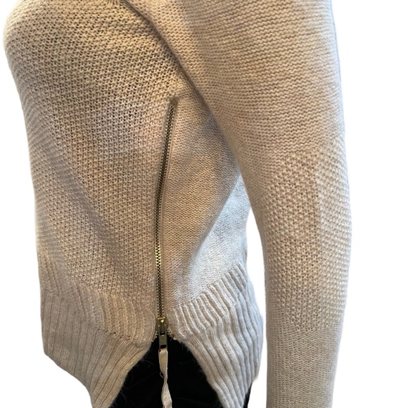 Beautiful knit sweater - Picture 5 of 9